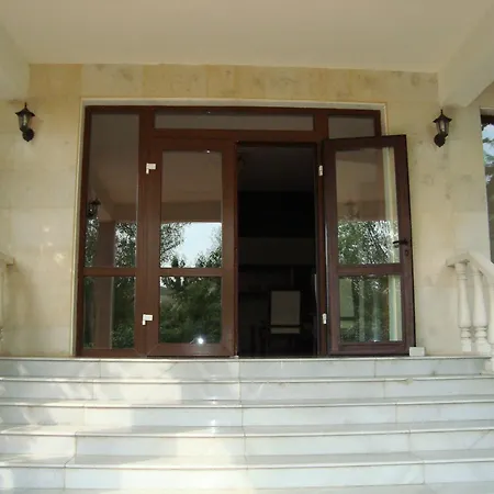 Lägenhetshotell Ofir 3*